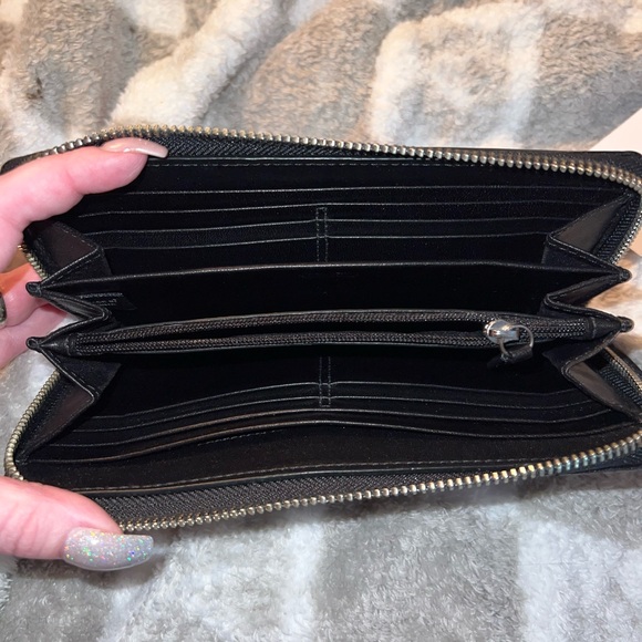 Black Coach Women's Wallet 🚨Reduced🚨 - Picture 3 of 3